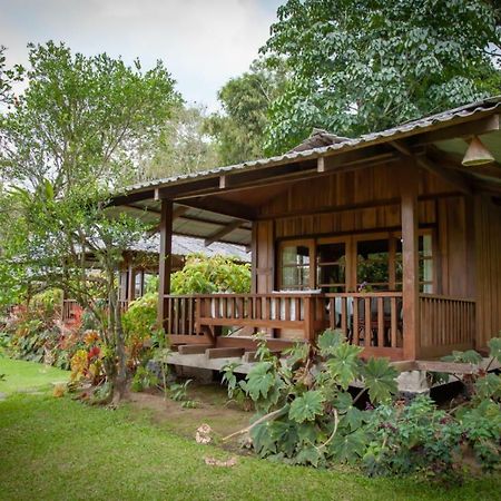 Gardenia Country Inn Tomohon Esterno foto