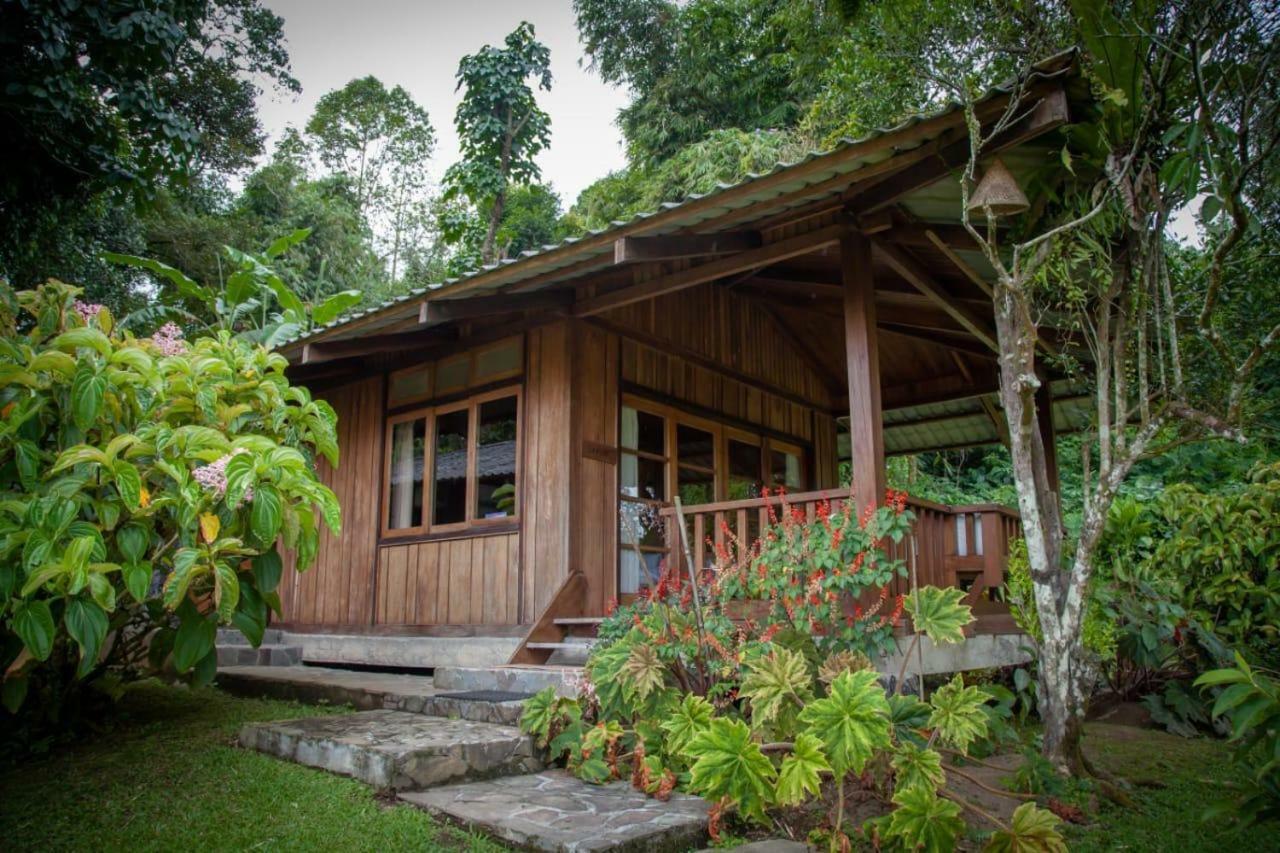 Gardenia Country Inn Tomohon Esterno foto